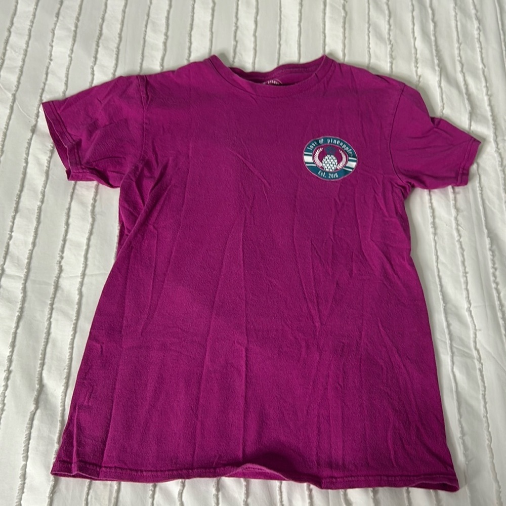 Love and pineapples T-shirt size small